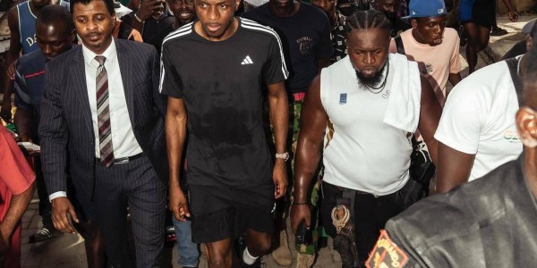 曼联寻求与奥斯梅恩达成降薪协议！不考虑签约法甲神锋，背后原因曝光