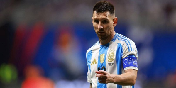 名帅博斯克赞美梅西：他无疑是历史之最！为其十几年扎根西甲感到欣喜！