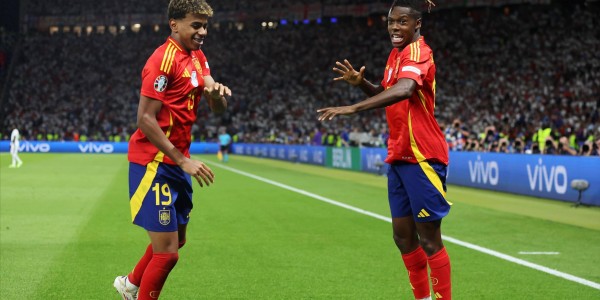 巴萨锋线格局变了？西甲天才空降，亚马尔拉菲尼亚这牌怎么打？